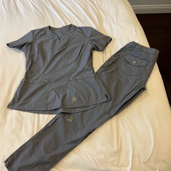 Grey Jaanuu Scrub set - Picture 5 of 9